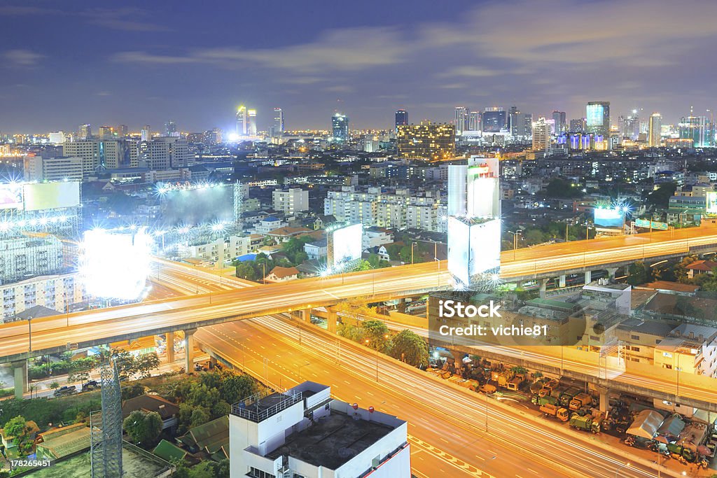 Autostrada per il centro città di Bangkok - Foto stock royalty-free di Ambientazione esterna