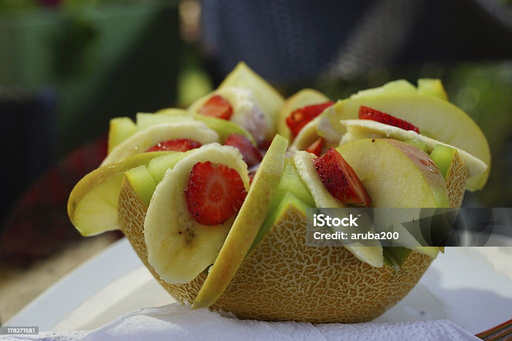 夏のデザートメロンストロベリーペアーズバナナ - みずみずしいのロイヤリティフリーストックフォト