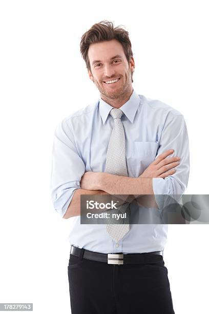 Empresario Atractivo Sonriendo Con Total Confianza Foto de stock y más banco de imágenes de Hombres - Hombres, Fondo blanco, Ejecutivo