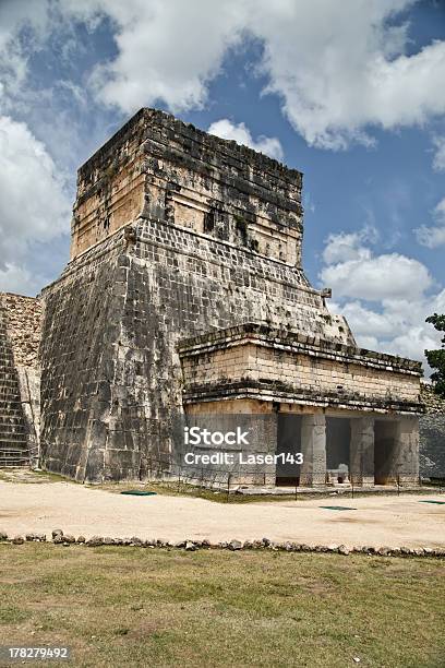 O Tribunal De Bola Ruínas Maia Em Chichen Itza - Fotografias de stock e mais imagens de América Latina - América Latina, Antigo, Antiguidades