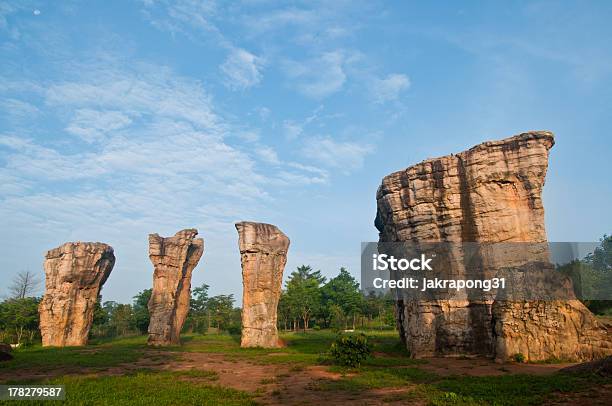 Photo libre de droit de Mor Hin Khao Chaiyaphum Stonehenge De Thaïlande banque d'images et plus d'images libres de droit de Archéologie - Archéologie, Asie, Chaiyaphum - Province
