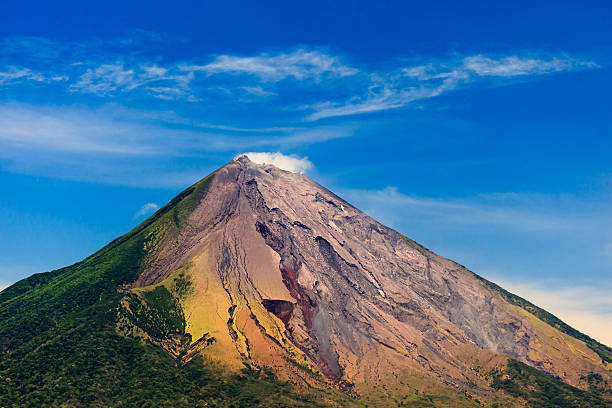 colorful conception volcano - 尼加拉瓜 個照片及圖片檔