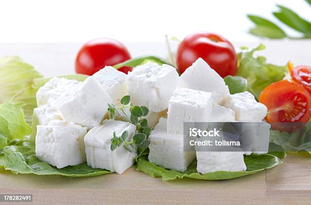 Feta Em Cubos - Fotografias de stock e mais imagens de Cubo - Cubo, Feta, Fundo Branco