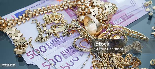 Photo libre de droit de Espèces Pour Les Membres Gold banque d'images et plus d'images libres de droit de Bijou - Bijou, Monnaie de l'Union Européenne, Symbole de l'euro