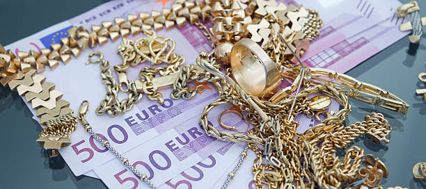 dinheiro de ouro - gold jewelry paper currency scrap metal - fotografias e filmes do acervo