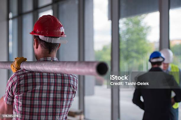 Operaio In Cantiere - Fotografie stock e altre immagini di Accordo d'intesa - Accordo d'intesa, Adulto, Affari