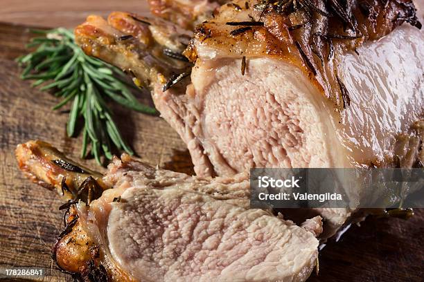 Foto de Carne Grelhada e mais fotos de stock de Alecrim - Alecrim, Almoço, Assado