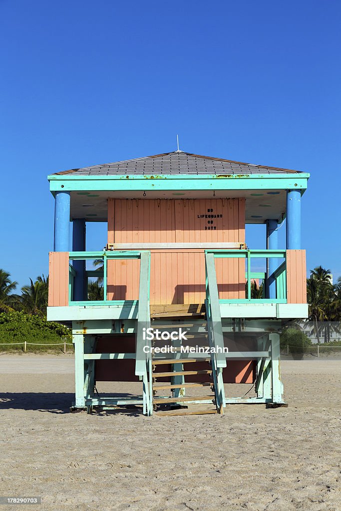 Ratownik Kabina na puste beach, Miami, Floryda - Zbiór zdjęć royalty-free (Ameryka)