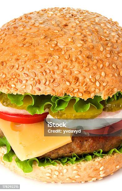 Hamburger Foto de stock y más banco de imágenes de Alimento - Alimento, Bocadillo, Carne