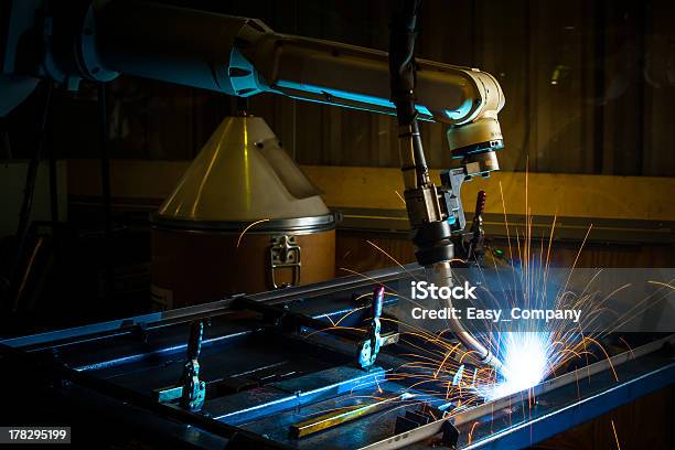 Braço Robotizado Soldadura - Fotografias de stock e mais imagens de Machinery - Machinery, Soldar, Robô