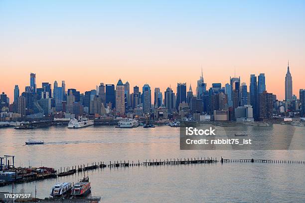 Cidade De Nova York Ao Pôr Do Sol - Fotografias de stock e mais imagens de Amanhecer - Amanhecer, Amarelo, Anoitecer