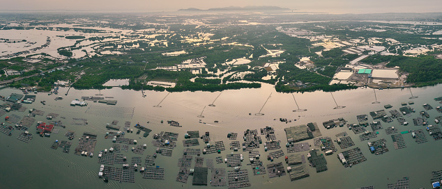 A large British harbour / port to allow ships to be anchored or to come in and drop off or load goods to be distributed across the world.