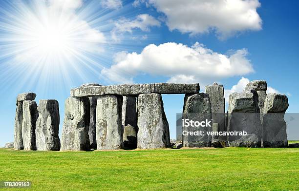 Stonehenge - Fotografias de stock e mais imagens de Stonehenge - Stonehenge, Amesbury - Inglaterra, Antigo