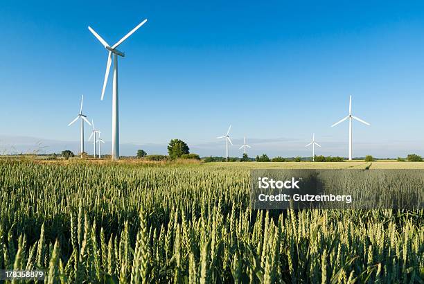 Wind Farm In North Deutschland Stockfoto und mehr Bilder von Windrad-Spielzeug - Windrad-Spielzeug, Grün, Wiese