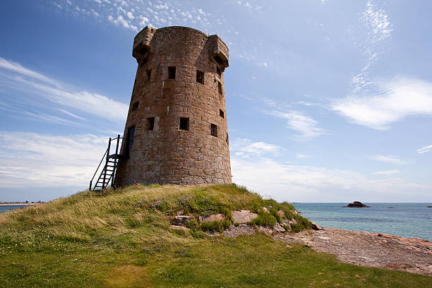 torre di le hocq - le hocq tower foto e immagini stock