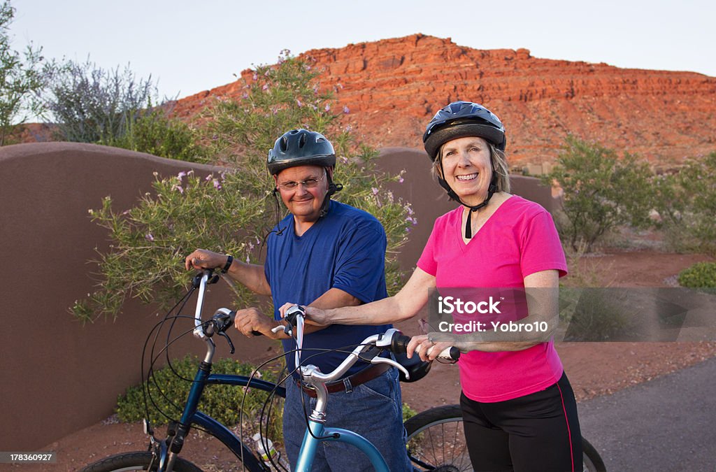 Casal de idosos ativos ficar saudável e em forma - Foto de stock de Casal de Meia Idade royalty-free