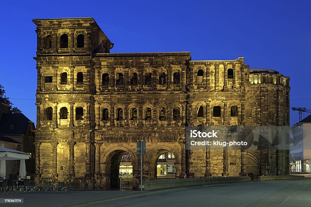 Noite vista da Porta Nigra em Trier, Alemanha - Royalty-free Alemanha Foto de stock