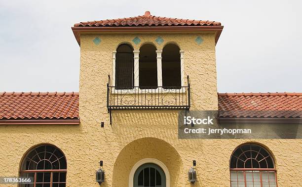 Foto de Varanda Janelas e mais fotos de stock de Armação de Janela - Armação de Janela, Arquitetura, Característica arquitetônica