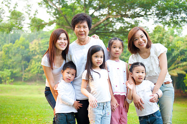 familia asiática - family grandmother multi generation family nature fotografías e imágenes de stock