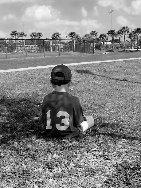 fin de la saison de baseball - baseballs baseball sport summer photos et images de collection