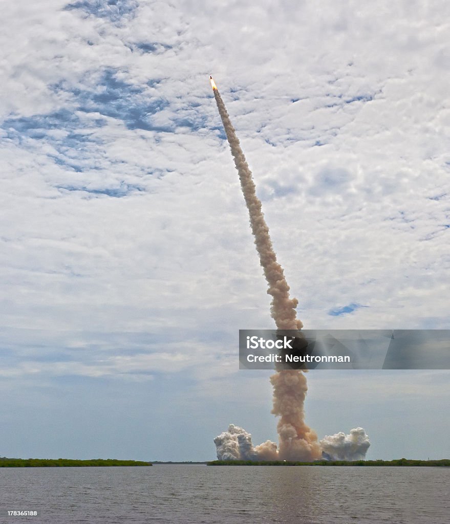 우주 왕복선 미구엘론 -- 최종 시작 - 로열티 프리 로켓 스톡 사진