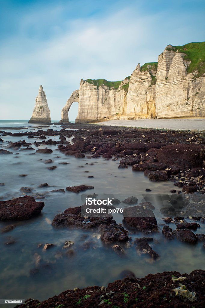 Etretat praia, na Normandia França - Foto de stock de Arco natural royalty-free