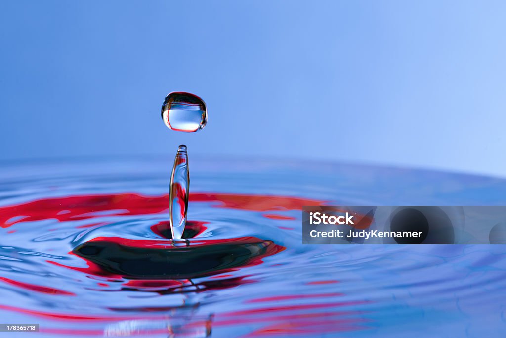 Schöne Rote und blaue Wasser mit splash " - Lizenzfrei Abstrakt Stock-Foto