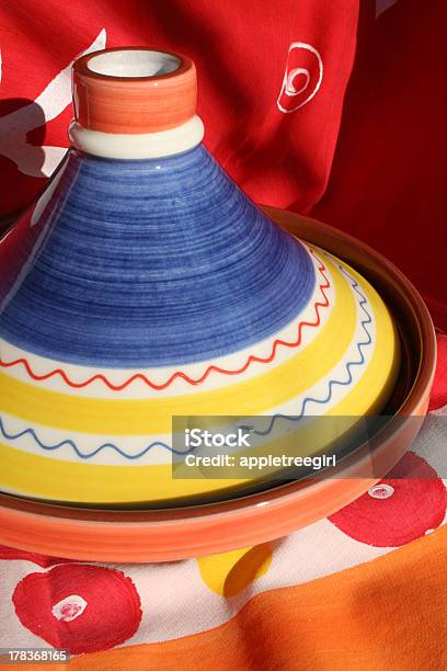 Tajine - Fotografie stock e altre immagini di Cibi e bevande - Cibi e bevande, Cibo, Composizione verticale