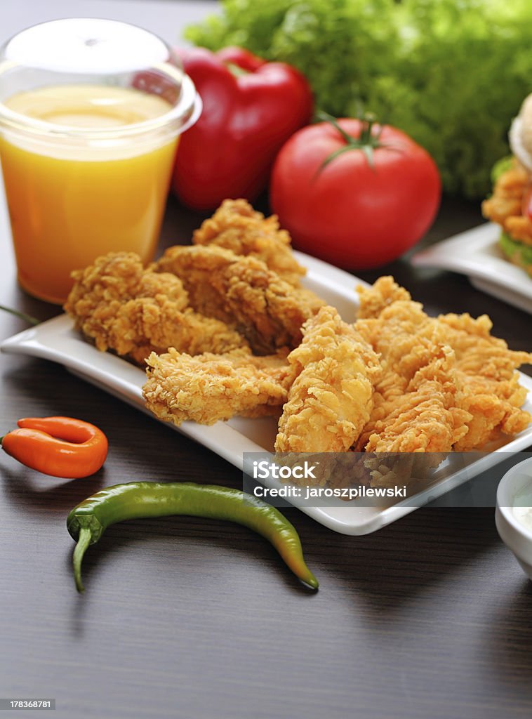 Crocantes bocaditos de pollo - Foto de stock de Alimento libre de derechos