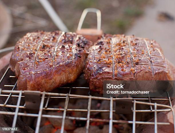 Stek Na Grill - zdjęcia stockowe i więcej obrazów Pocierać - Pocierać, Barbecue, Grill