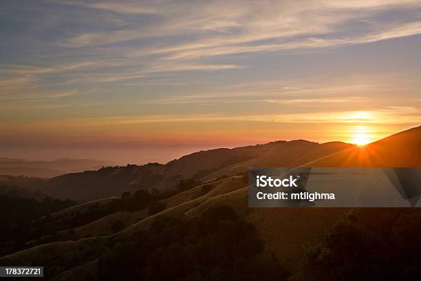 Zachód Słońca W Góry W Kalifornii Pacific Ocean - zdjęcia stockowe i więcej obrazów Bez ludzi - Bez ludzi, Central California, Dolina