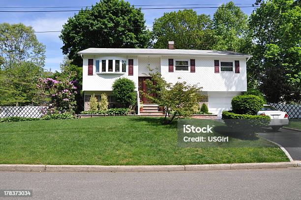 Suburbana El Ranch Hogar En El Vecindario Residencial Foto de stock y más banco de imágenes de Casa