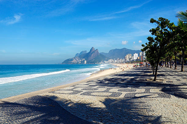 ипанема, в рио-де-жанейро - ipanema district стоковые фото и изображения