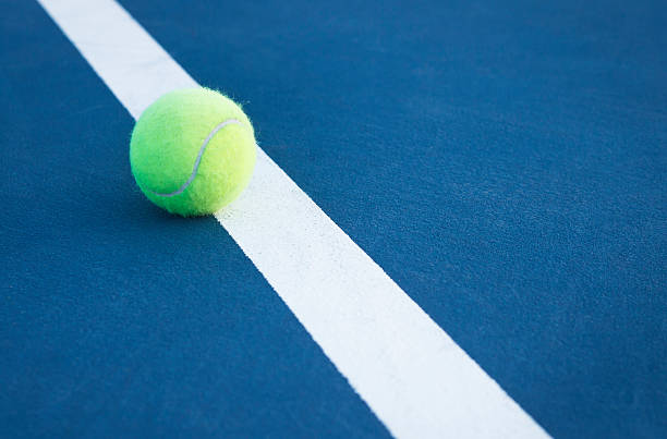 Balle de Tennis sur la ligne - Photo
