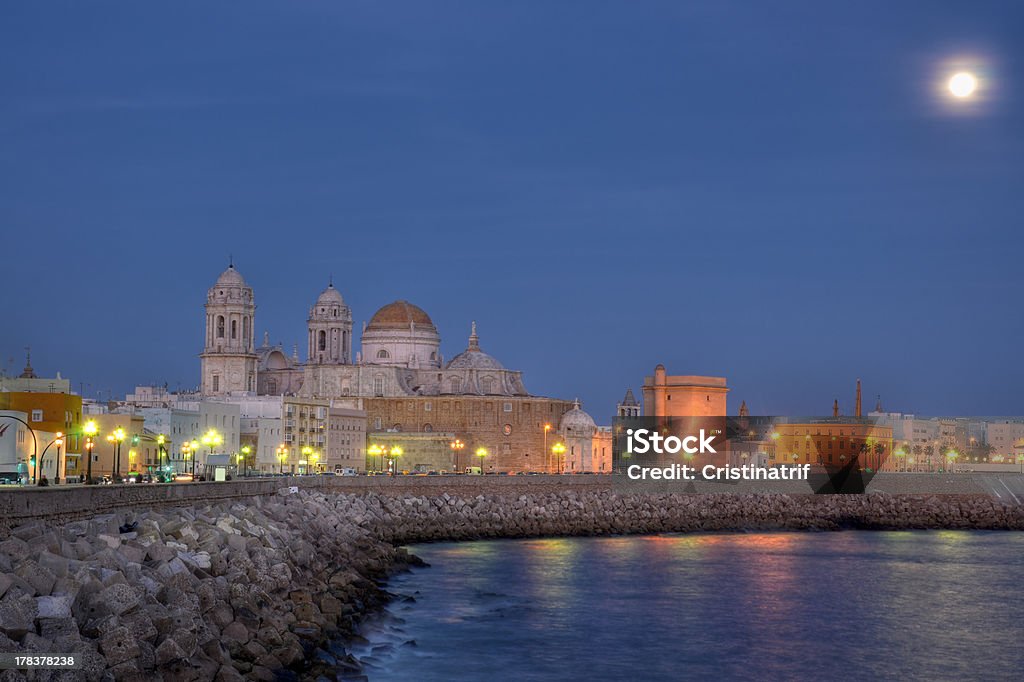 Cadiz cathedral by night Cadiz cathedral is a  Roman Catholic church considered to be a landmark for Cadiz city. Ancient Stock Photo