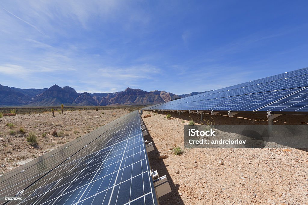 Painéis solares no Deserto de Mojave. - Foto de stock de Arizona royalty-free