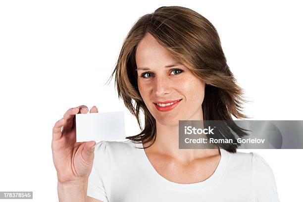 Mulher Segurar Cartão Em Branco - Fotografias de stock e mais imagens de Adulto - Adulto, Beleza, Branco