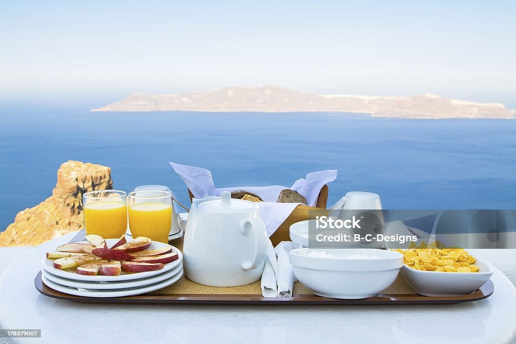 Petit déjeuner pour deux avec vue - Photo de Matin libre de droits