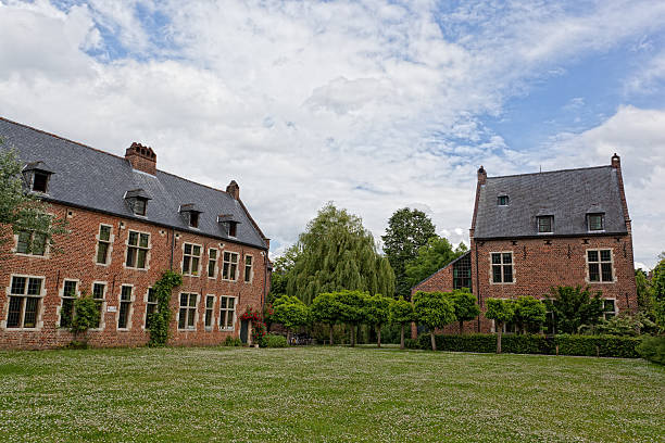 istock leuven begijnhof 178380014