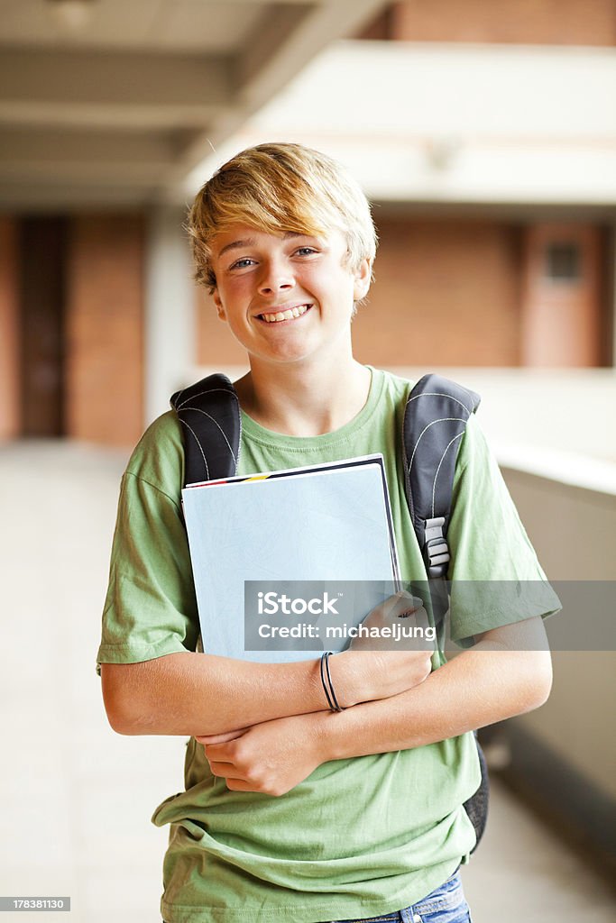 Retrato de estudiante adolescente de sexo masculino - Foto de stock de 14-15 años libre de derechos