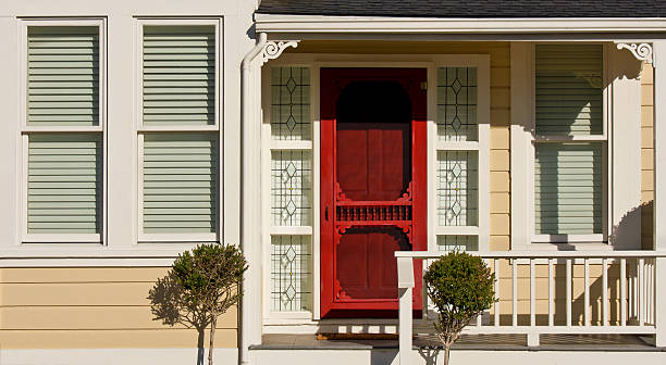 casa de estilo victoriano-porche detalle - screen door door porch house fotografías e imágenes de stock