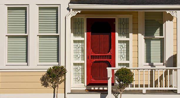 casa in stile vittoriano-porch dettaglio - screen door door porch house foto e immagini stock