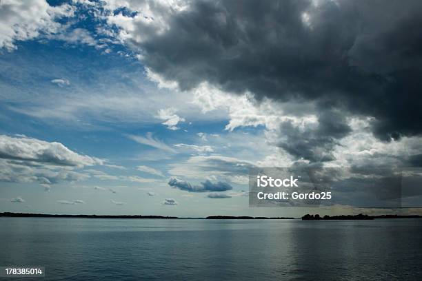 Foto de Storm De e mais fotos de stock de Azul - Azul, Beleza natural - Natureza, Branco