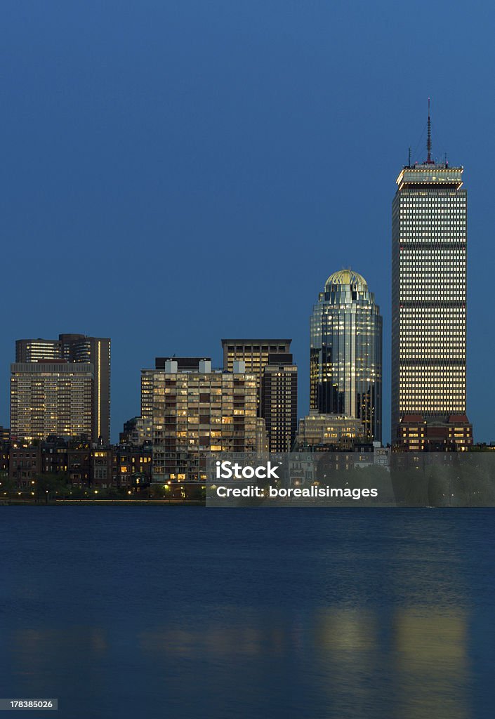 Horizonte de Boston no crepúsculo - Foto de stock de Boston - Massachusetts royalty-free