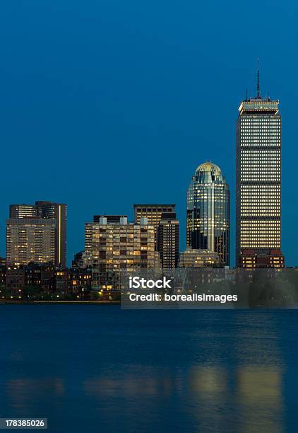 Foto de Horizonte De Boston No Crepúsculo e mais fotos de stock de Boston - Massachusetts - Boston - Massachusetts, Crepúsculo, Destino turístico
