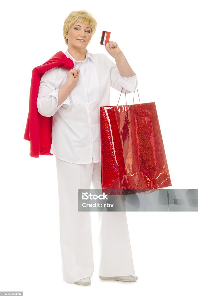Senior mujer con bolsa y con tarjeta de crédito - Foto de stock de 60-64 años libre de derechos