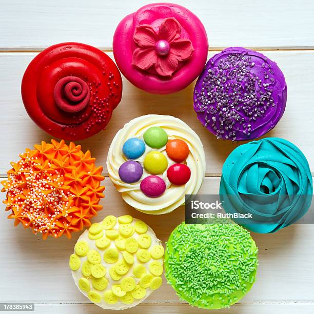 Photo libre de droit de Cupcakes banque d'images et plus d'images libres de droit de Cupcake - Cupcake, Multicolore, Aliment