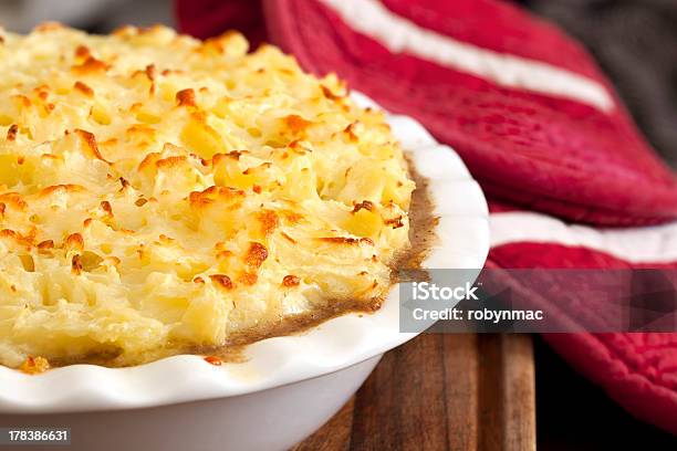 Foto de Shepherds Pie e mais fotos de stock de Torta salgada - Torta salgada, Pastor de ovelha, Alimento consumido