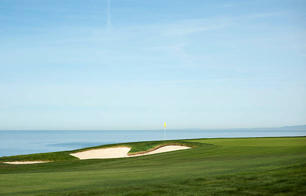 istock Golf Green Next To The Ocean 178389323
