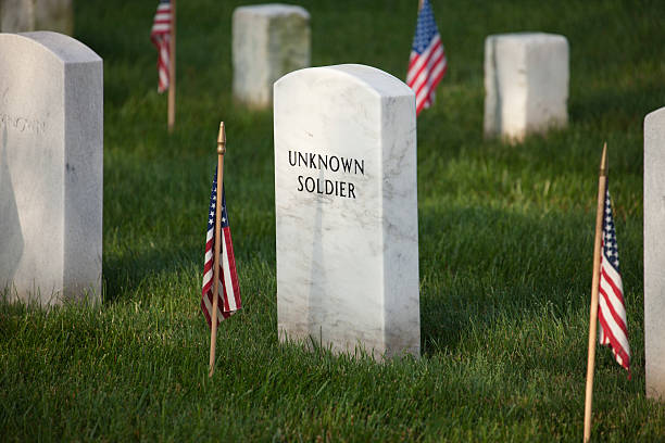 gravemarker のアーリントンアーリントン国立墓地で - arlington national cemetery virginia cemetery american flag ストックフォトと画像